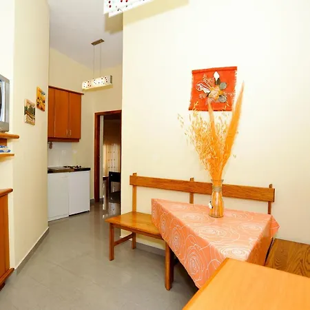 Apartman Marina Vir