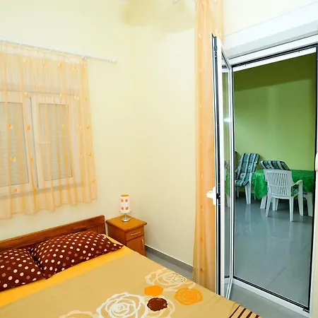 Apartman Marina Vir